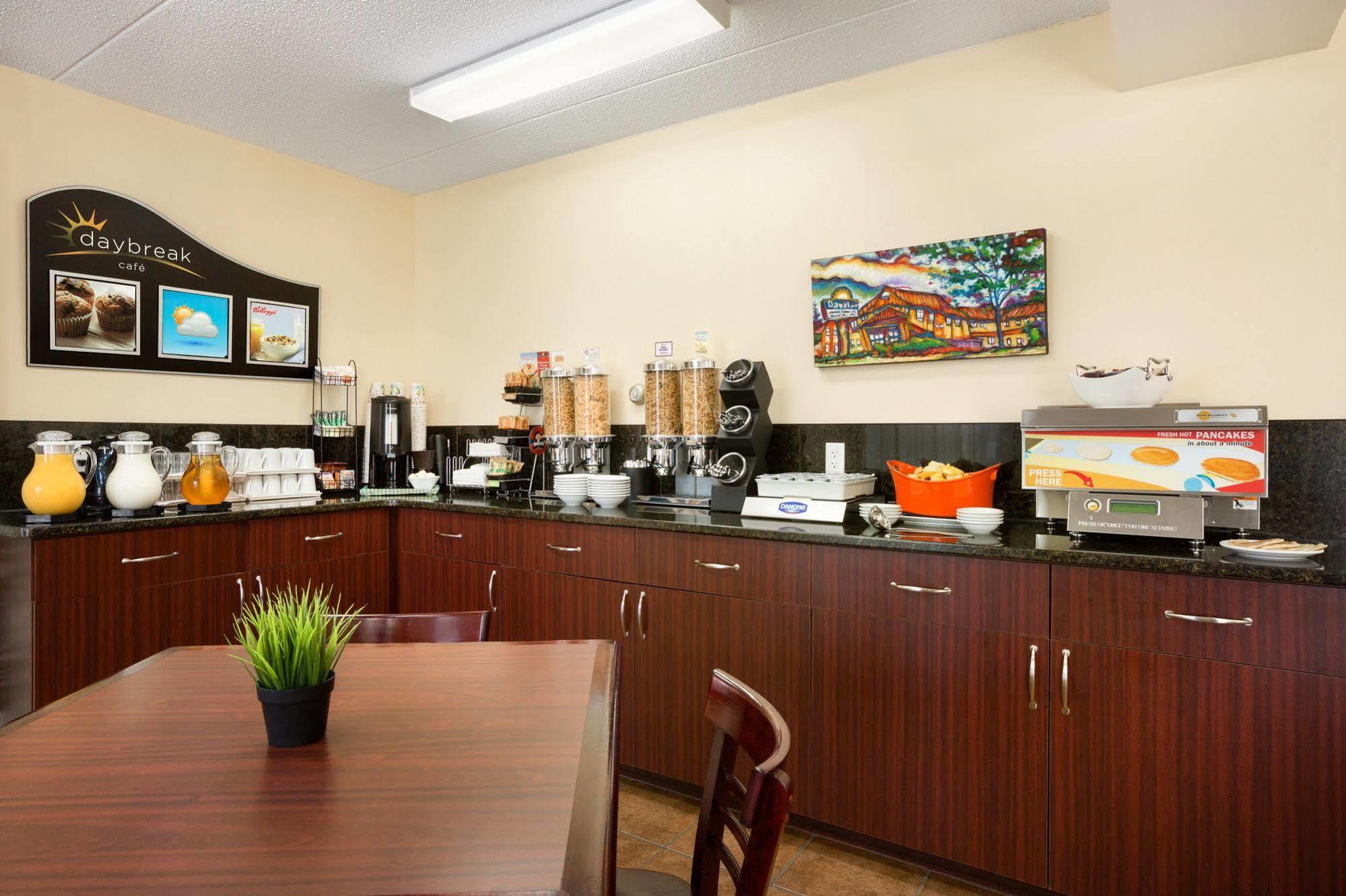 Days Inn By Wyndham Miramichi Nb Extérieur photo